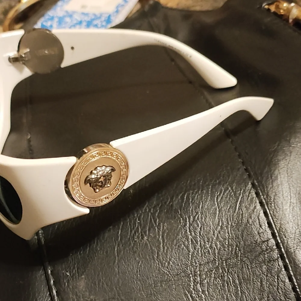 White Wearable Smart Glasses